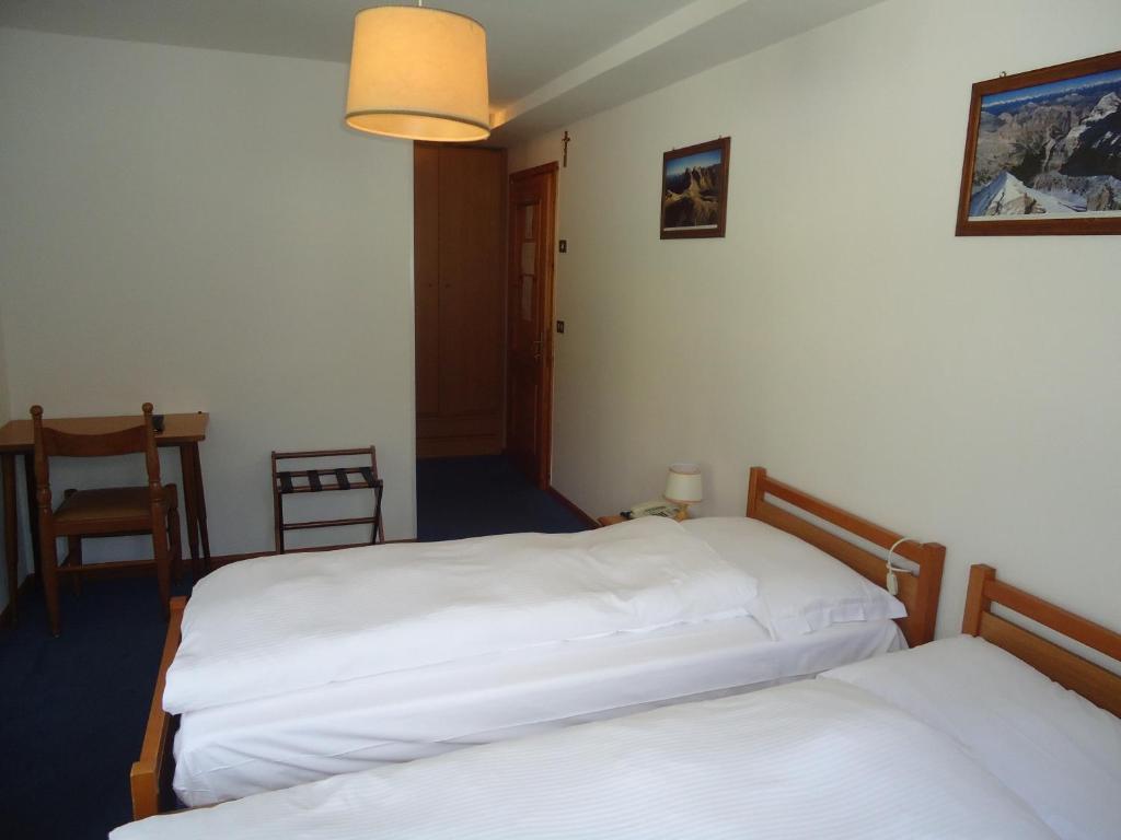 Hotel Pensione Dolomiti Falcade Camera foto